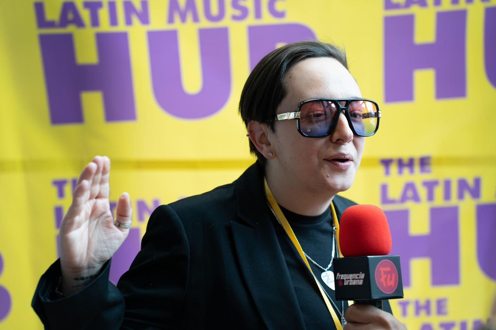 An attendee on the 2022 step and repeat